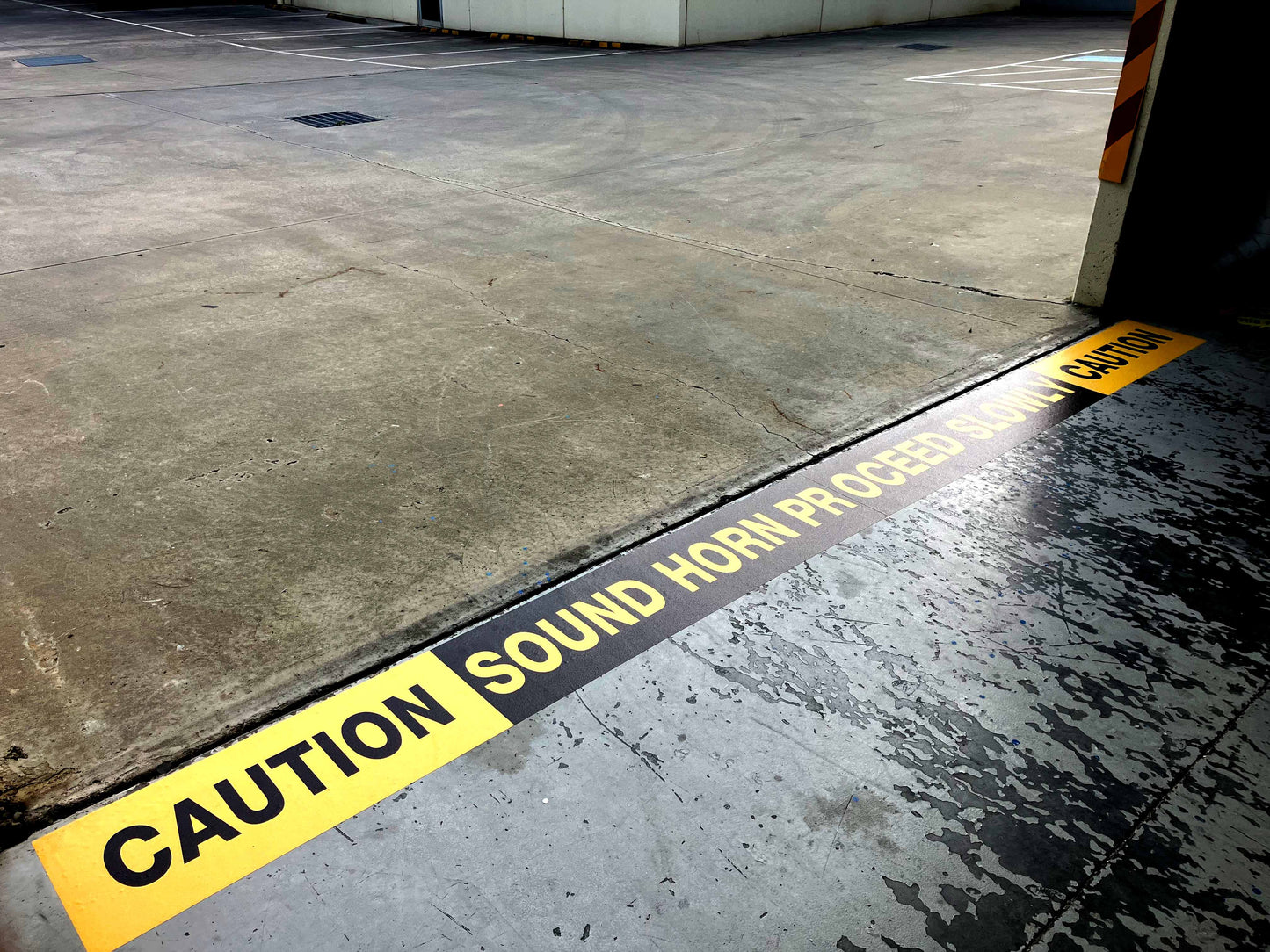 Caution Sound Horn Proceed Slowly - Floor Sticker