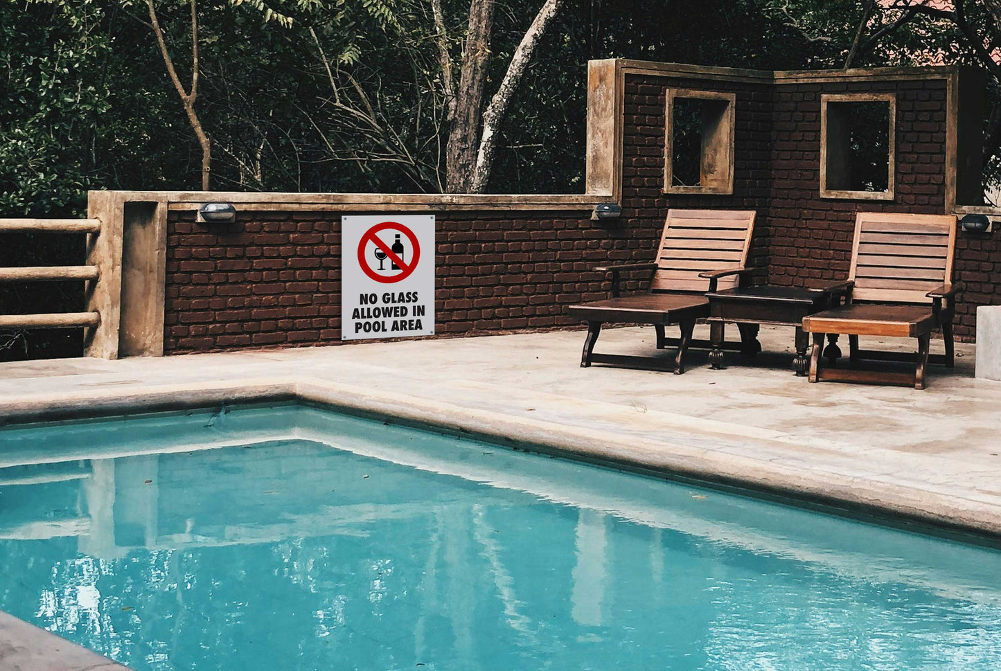 No Glass Allowed in Pool Area Sign