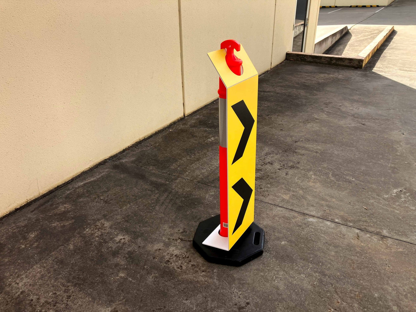 Right Arrow - Corflute Bollard Traffic Signs - New Signs