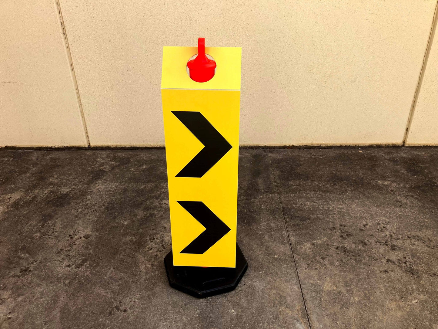 Right Arrow - Corflute Bollard Traffic Signs - New Signs